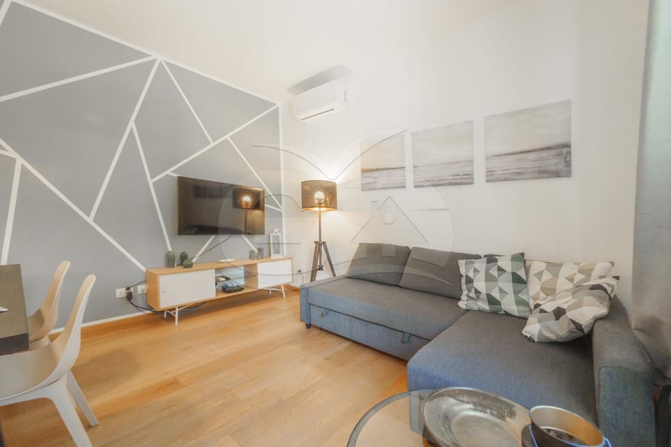 TV and multimedia, Living room, Seating area, air conditioner