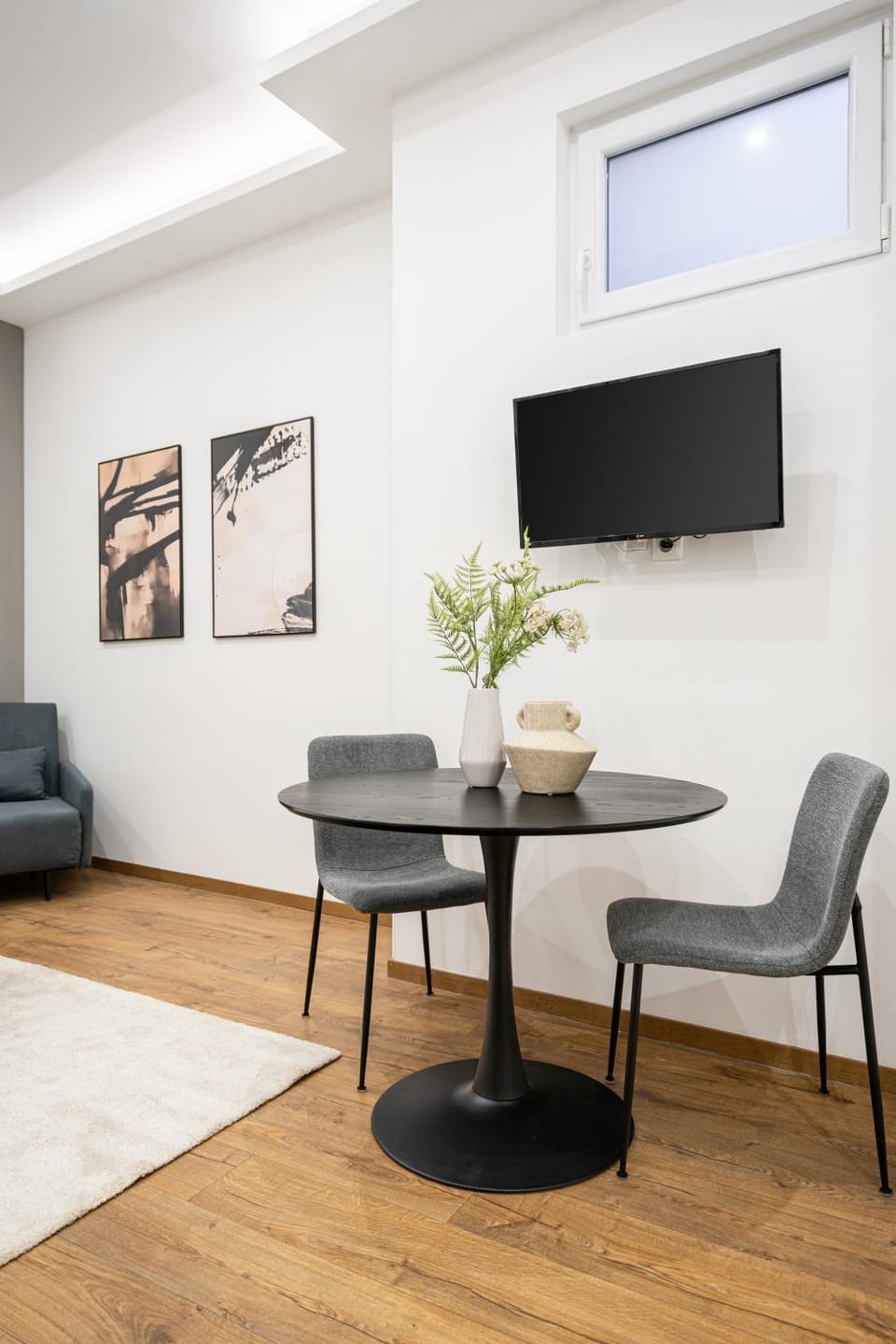 Communal lounge/ TV room, TV and multimedia, Living room, Seating area, Evening entertainment