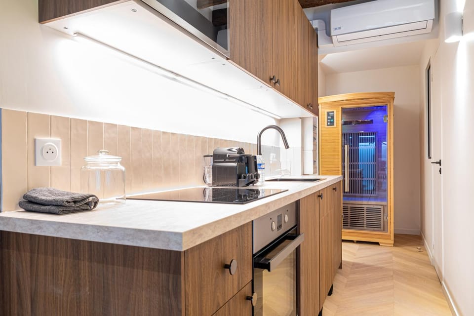Lavie Maison AC & Jacuzzi Apartment in Paris