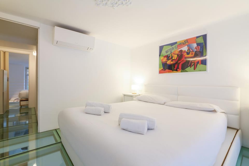 Bedroom, air conditioner