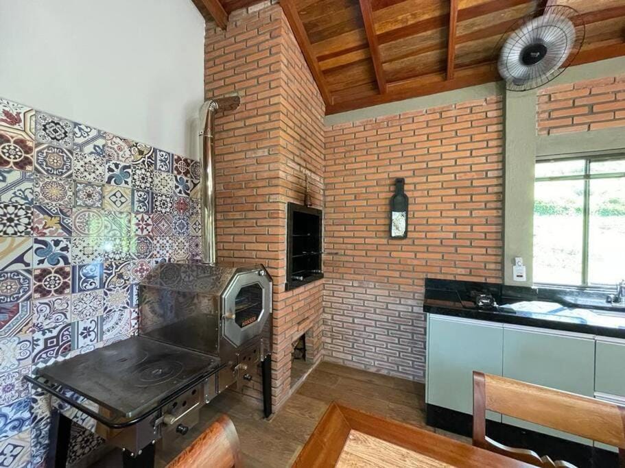 Casinha charmosa e muito verde em Bom Princípio House in State of Paraná