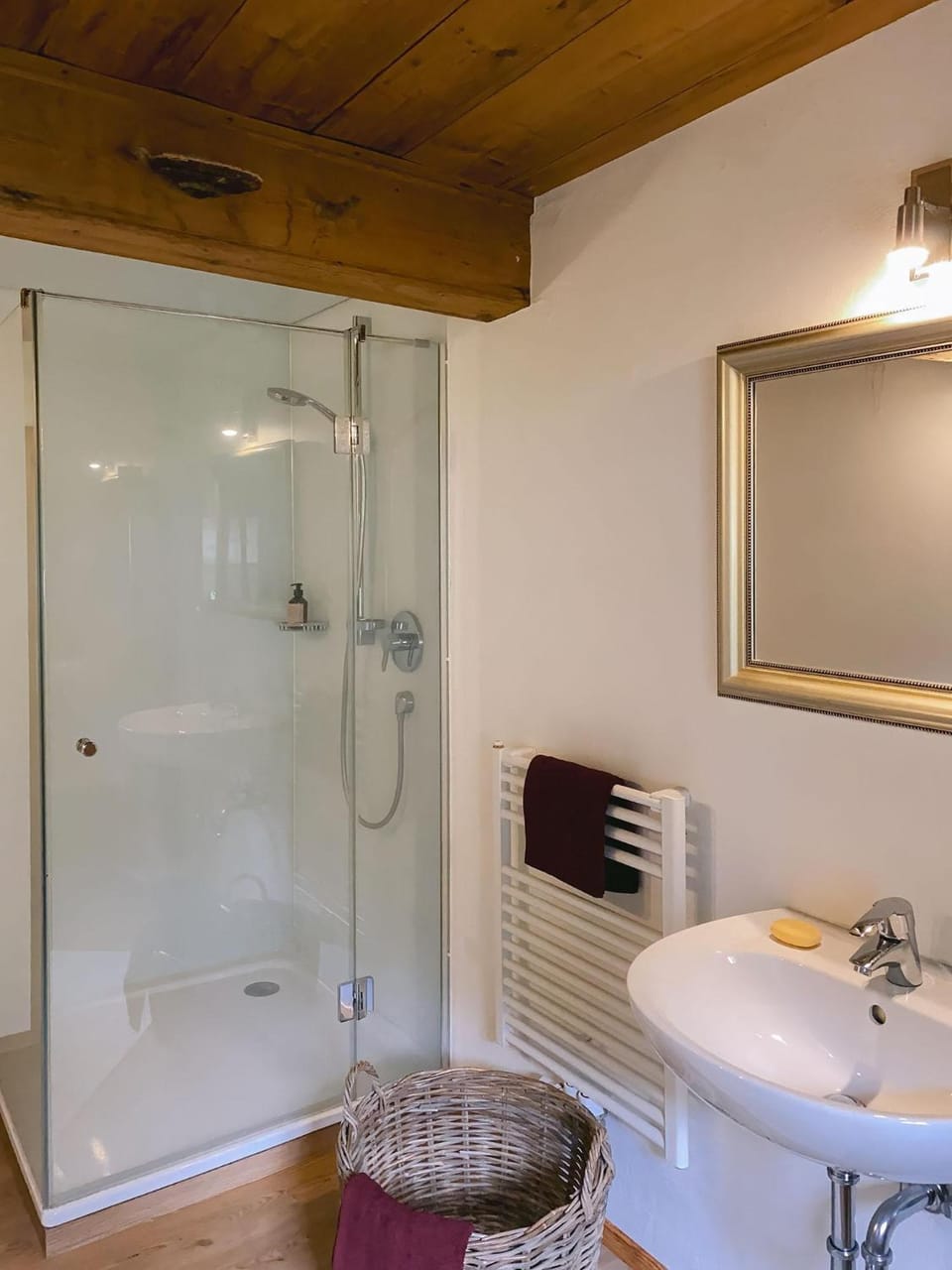 Shower, Bathroom, towels