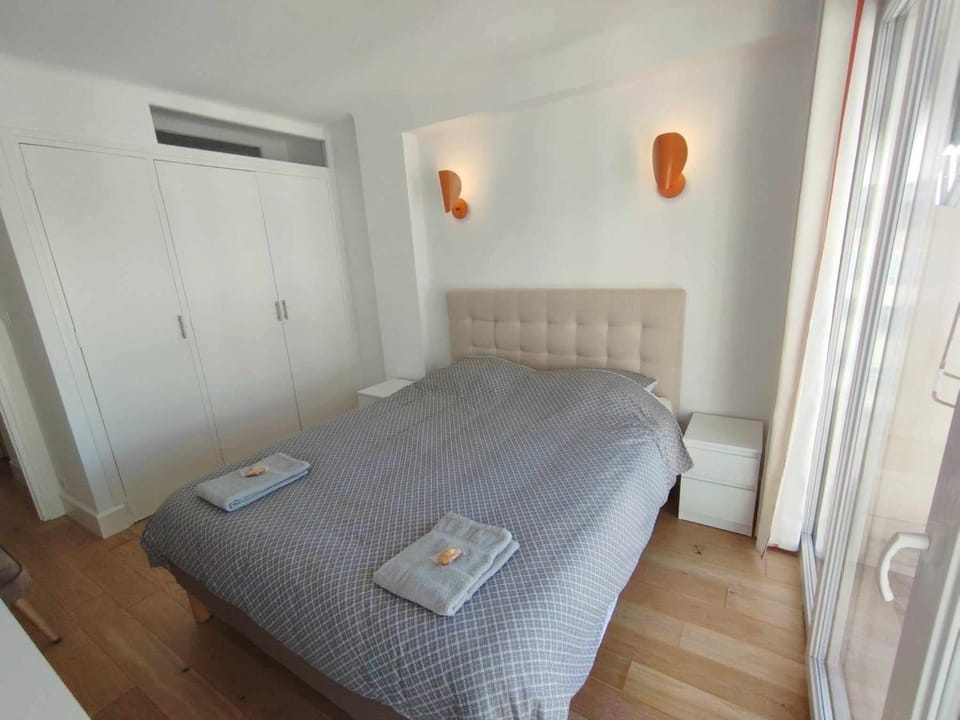 Bedroom, wardrobe