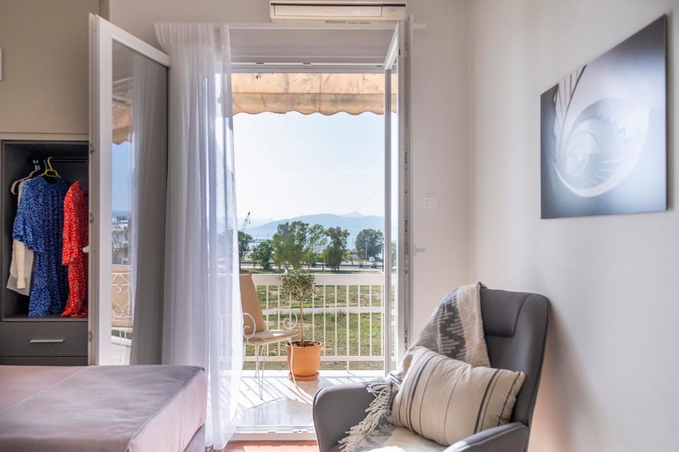 Bed, View (from property/room), Balcony/Terrace, Seating area, Bedroom