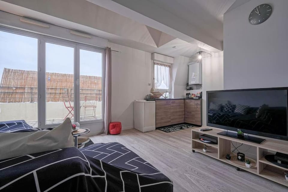 TV and multimedia, Kitchen or kitchenette, Living room