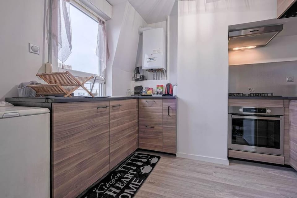 Kitchen or kitchenette, oven