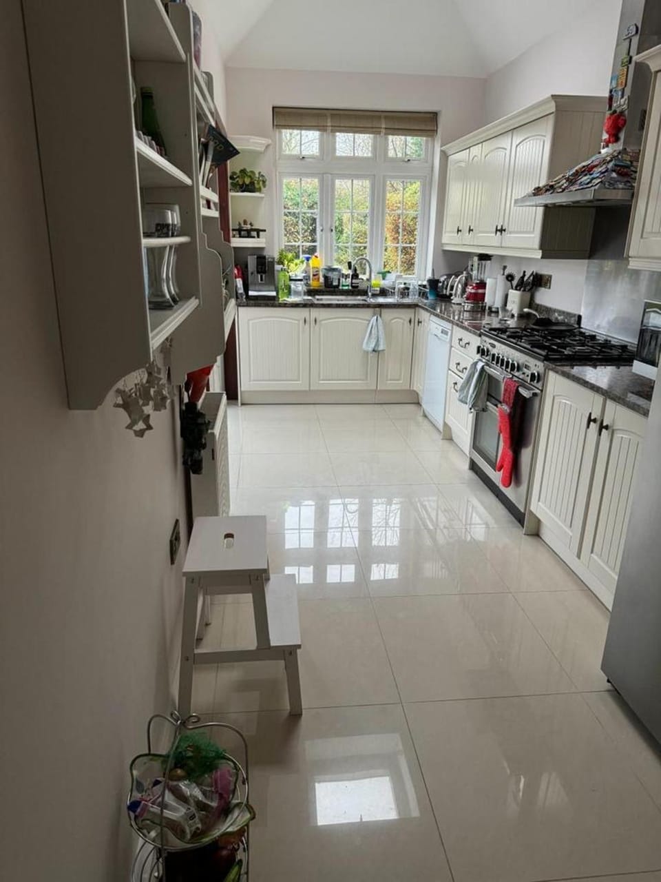 4 Bed House - Sleeps 7 - Garden - Wifi - Parking House in Edgware
