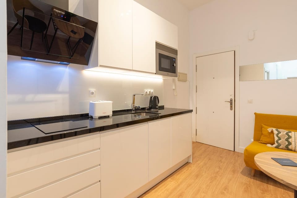 Kitchen or kitchenette, Living room, Seating area, Dining area, stove, toaster, kitchen