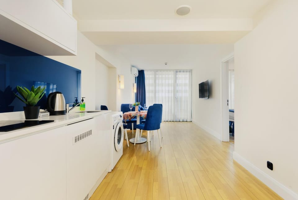 TV and multimedia, Kitchen or kitchenette, Living room
