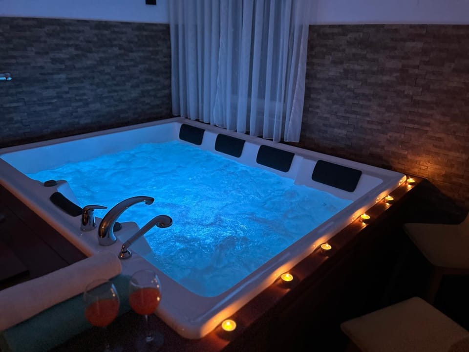 Hot Tub, Living room, Spa and wellness centre/facilities