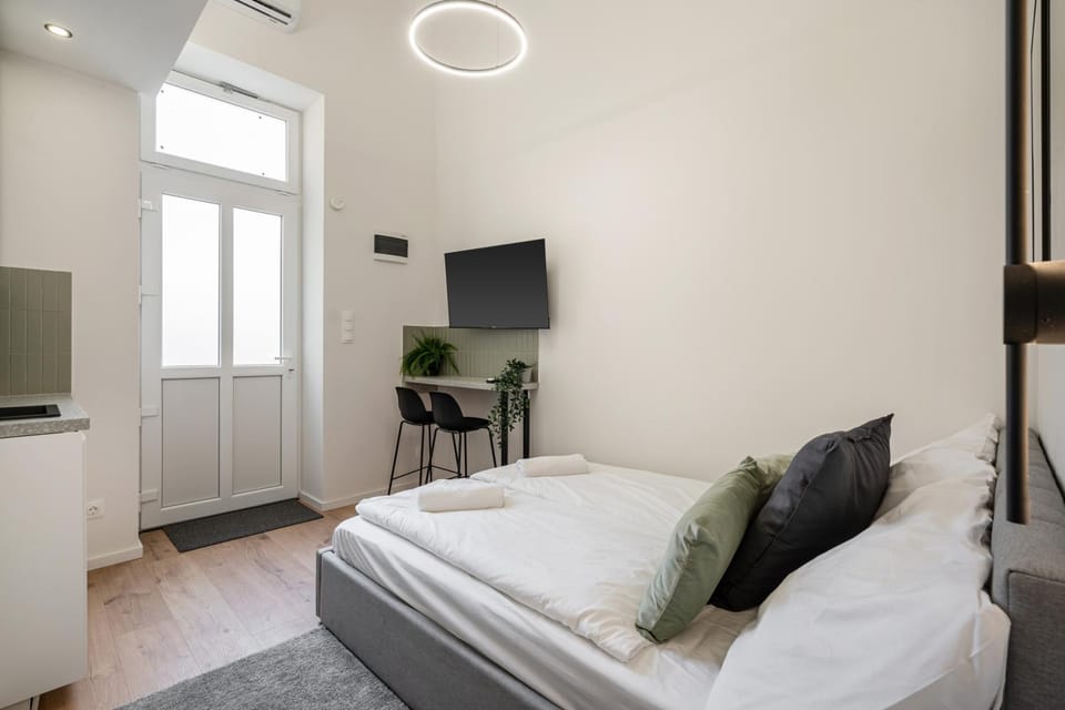 Communal lounge/ TV room, Bed, TV and multimedia, Photo of the whole room, Evening entertainment, Bedroom