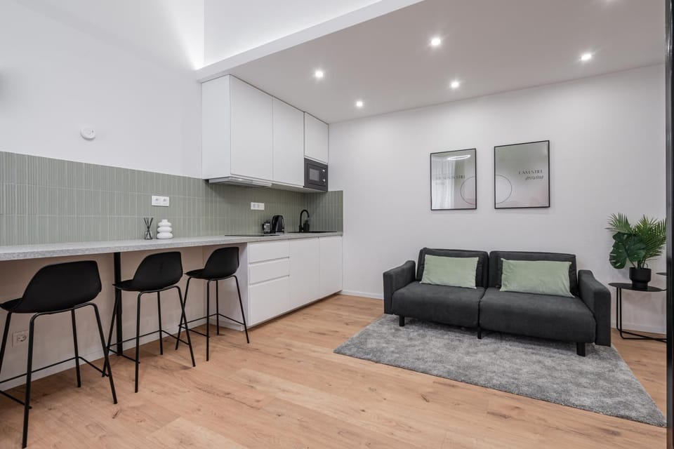Kitchen or kitchenette, Living room, Seating area, Dining area, Entertainment, Entertainment, internet, internet, minibar