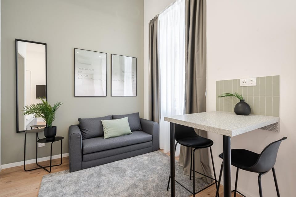 View (from property/room), View (from property/room), Living room, Decorative detail, Decorative detail, Seating area, Dining area, Family, internet, internet