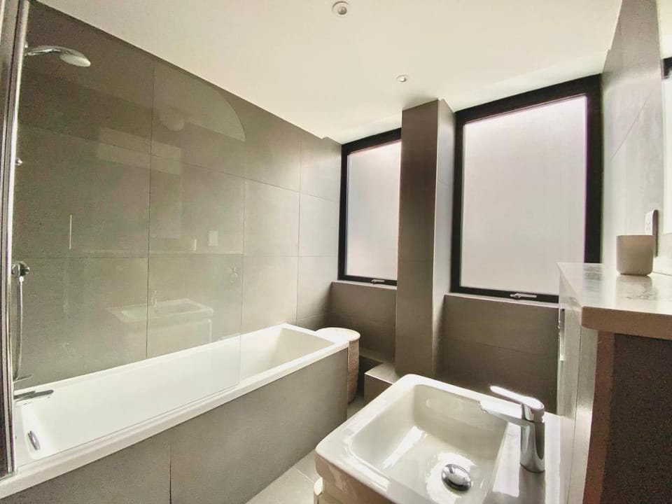 Shower, Bath