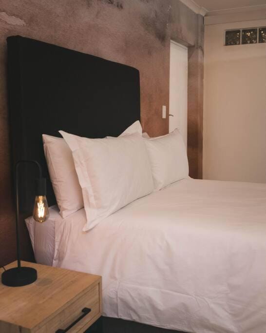 Sea Point Gem: 2BR/2BA & Solar! Apartment in Sea Point