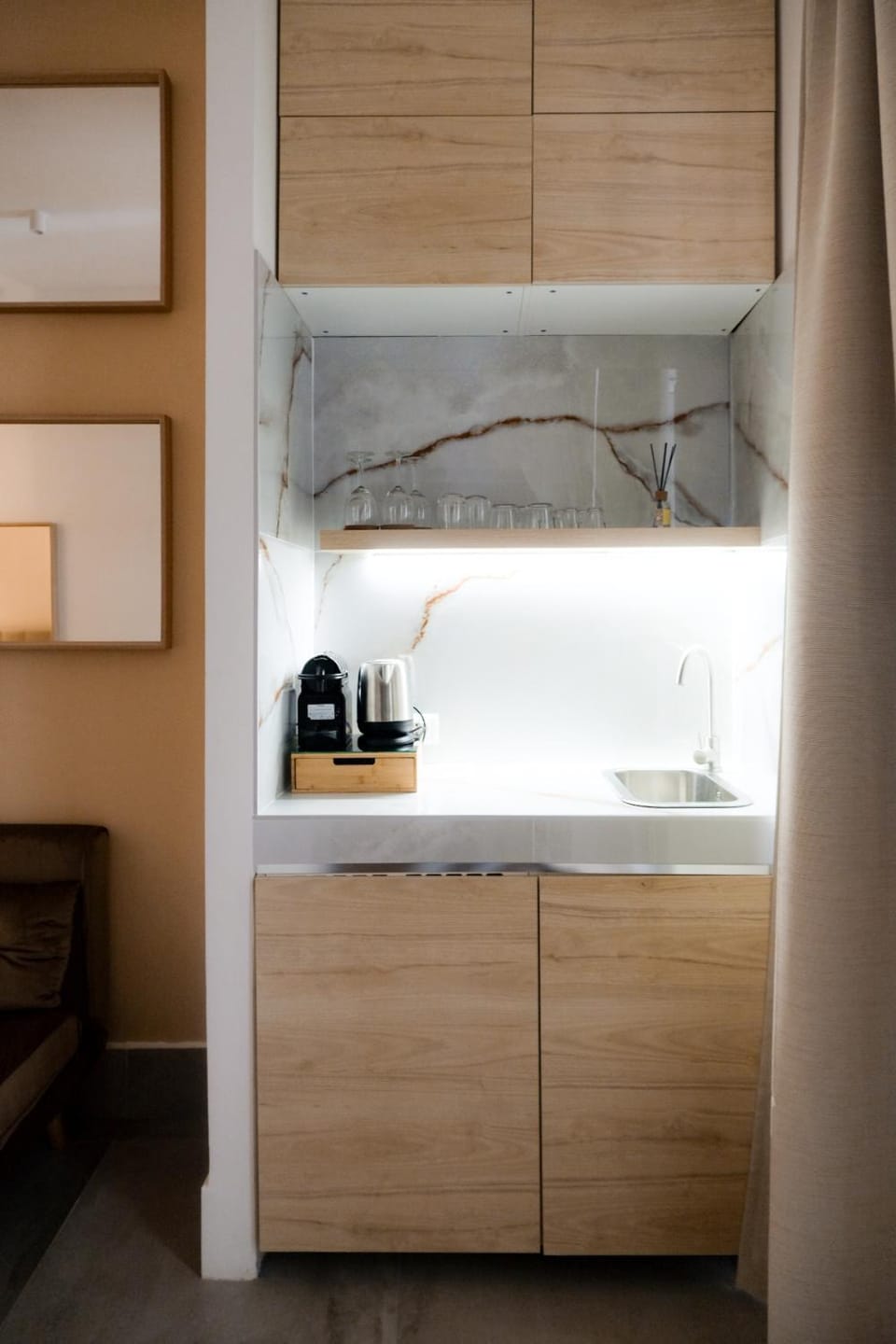Kitchen or kitchenette, Living room, Lounge or bar, oven