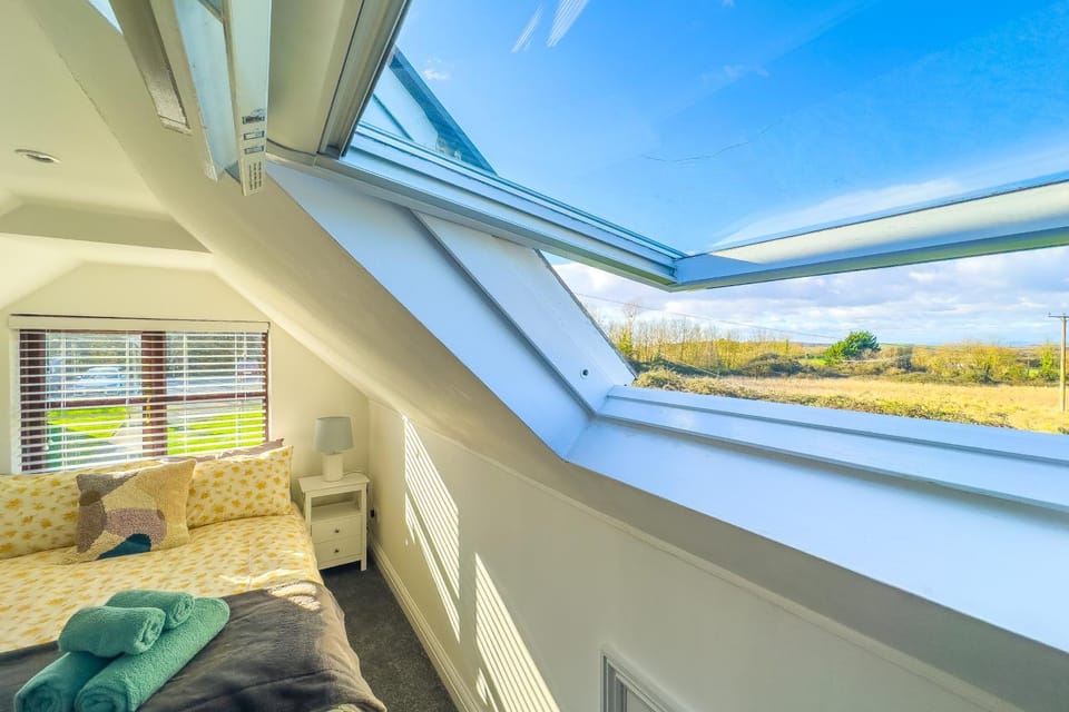 Bed, Bedroom, Garden view, Garden view