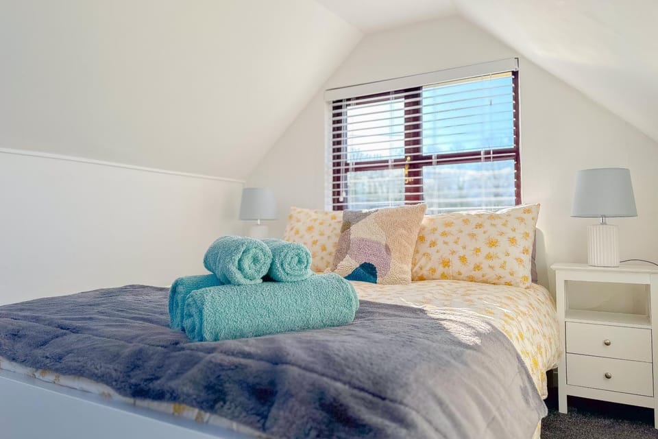 Bed, Bedroom, Garden view, Garden view