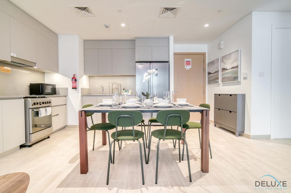 Kitchen or kitchenette, Dining area, minibar, stove, toaster