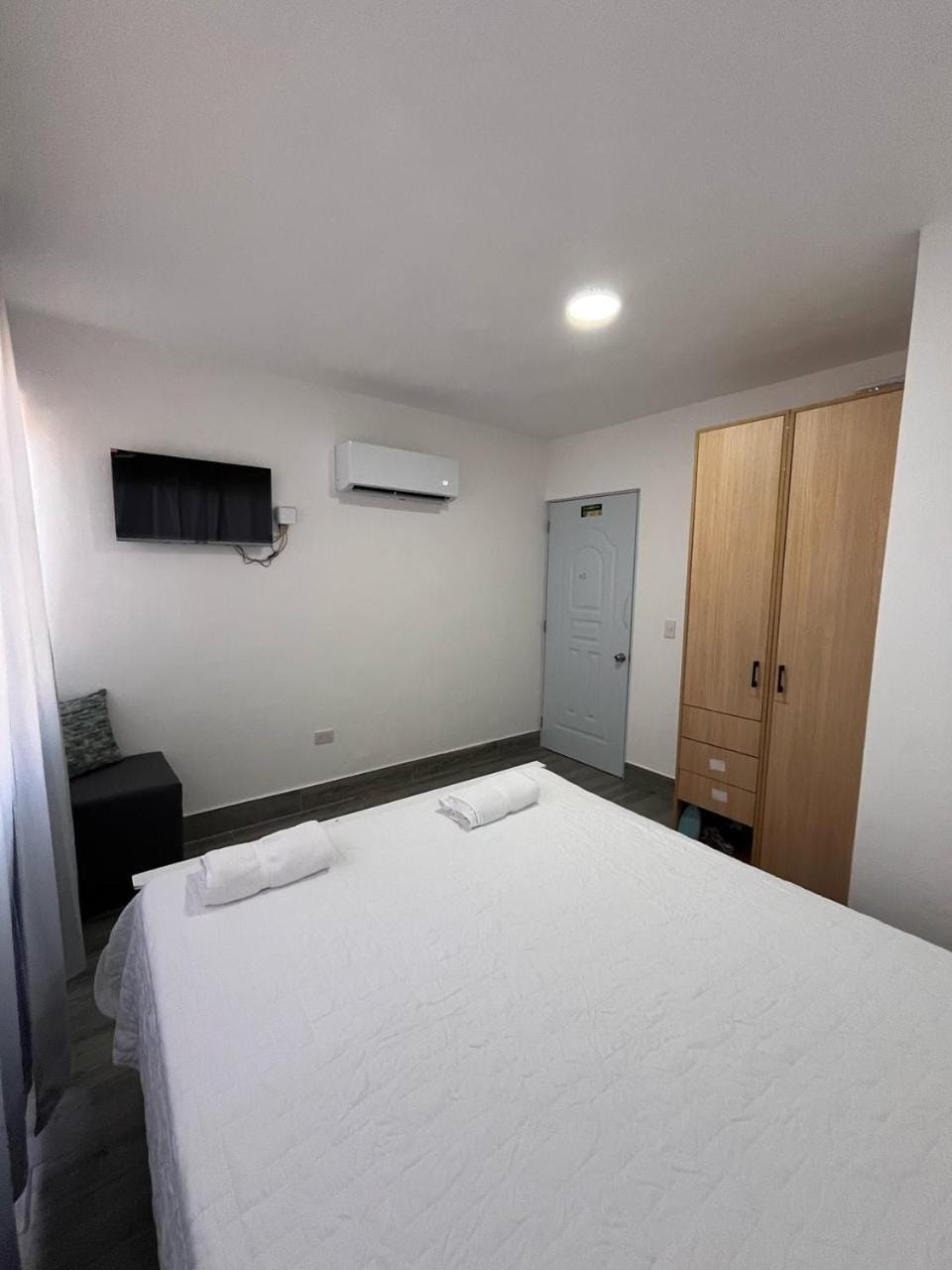 Bed, TV and multimedia, Bedroom, wardrobe, air conditioner