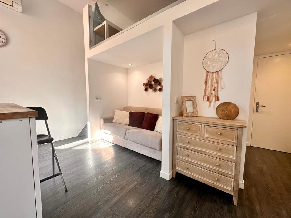Living room, Seating area