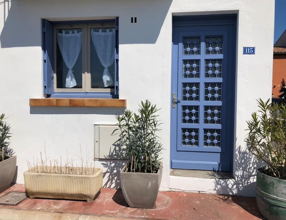 Property building, Facade/entrance, Off site