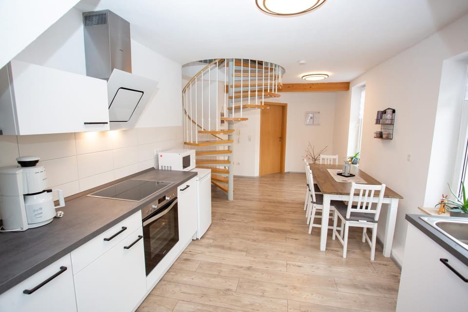 Coffee/tea facilities, Seating area, Dining area, minibar, stove, kitchen