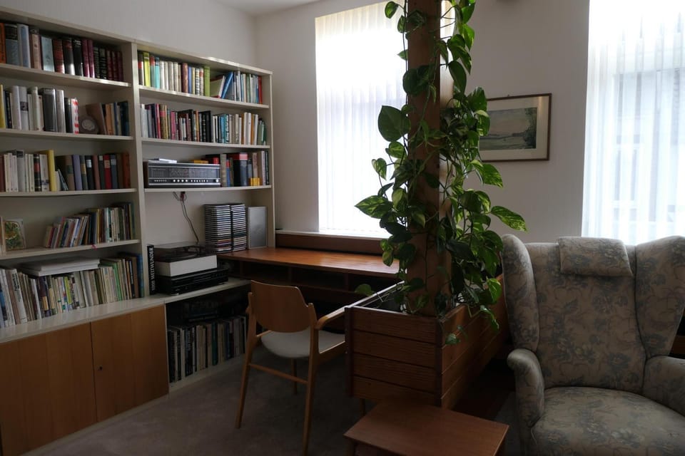 Library, Living room, Seating area