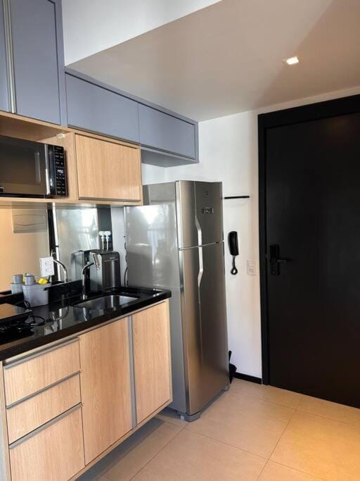 Kitchen or kitchenette, minibar