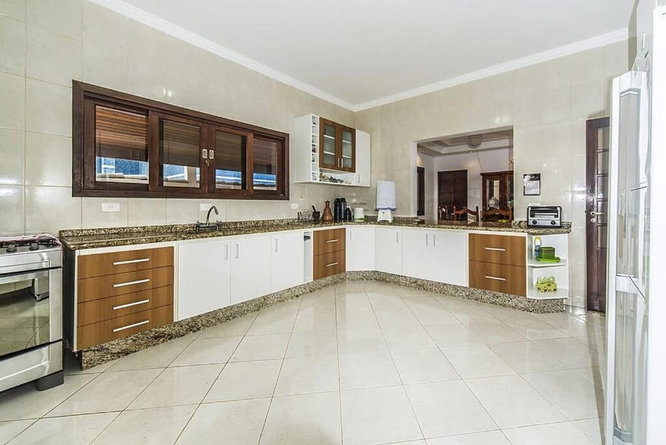 Kitchen or kitchenette, pet friendly, stove