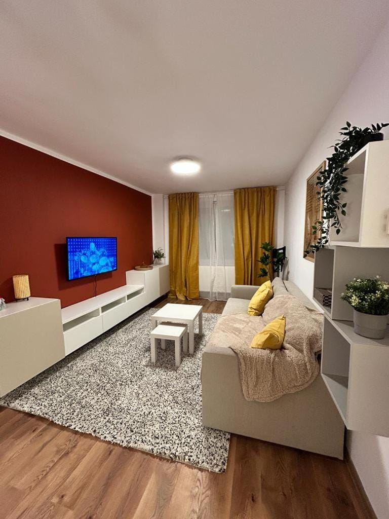 Communal lounge/ TV room, TV and multimedia, Living room, Evening entertainment