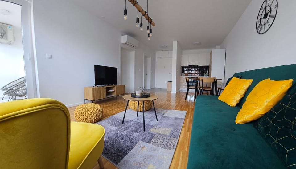 Communal lounge/ TV room, TV and multimedia, Kitchen or kitchenette, Living room, Seating area, Dining area, Evening entertainment