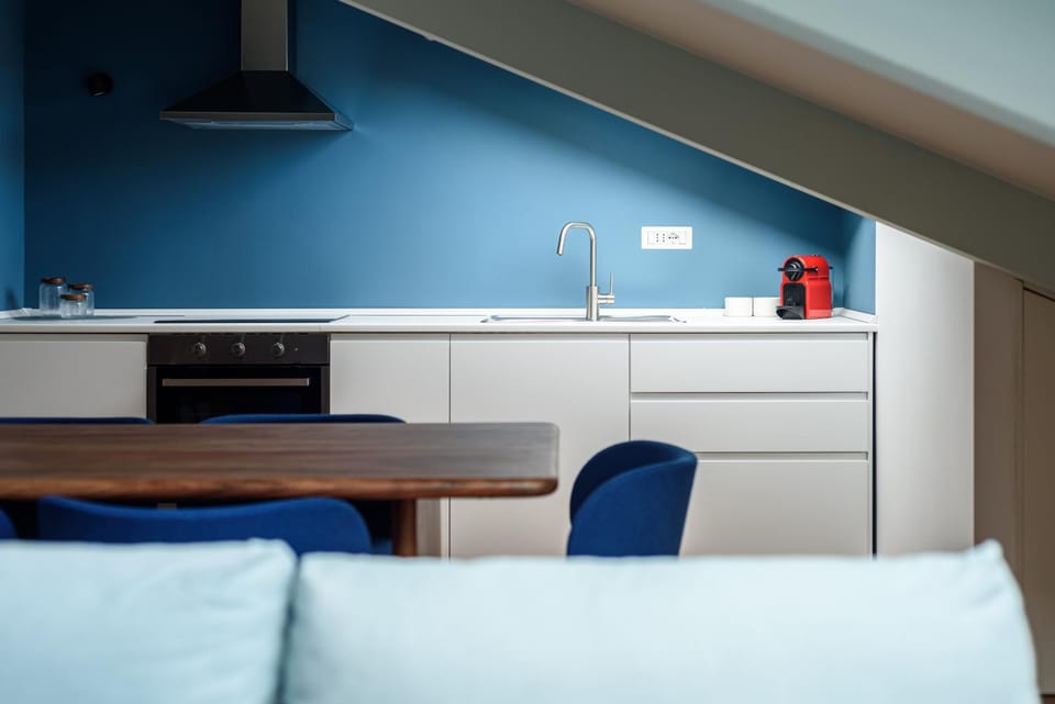 Kitchen or kitchenette, Dining area, stove