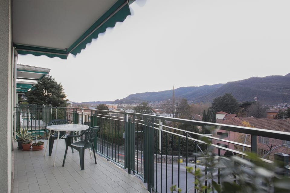 Patio, Day, Natural landscape, Balcony/Terrace, Dining area, Mountain view