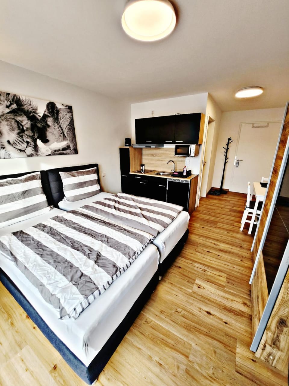 Kitchen or kitchenette, kitchen, kitchen