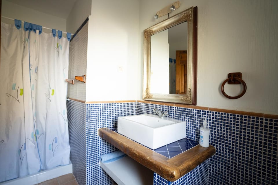 Bathroom, towels
