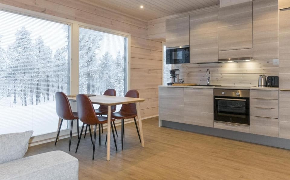 Coffee/tea facilities, Kitchen or kitchenette, Dining area, minibar, pet friendly, stove, toaster