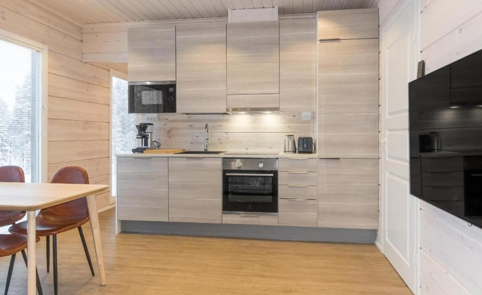 TV and multimedia, Coffee/tea facilities, Kitchen or kitchenette, Dining area, dishwasher, minibar, pet friendly, stove, toaster