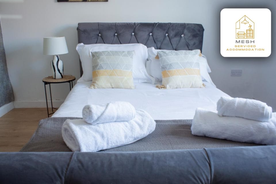 Bed, Photo of the whole room, Bedroom, internet, towels