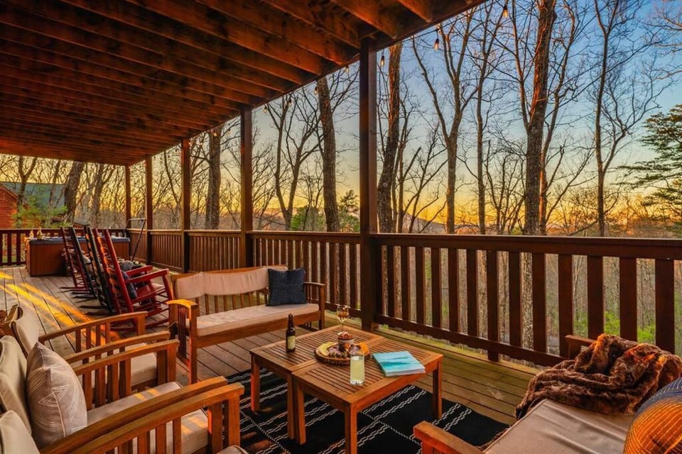 Patio, Day, Natural landscape, View (from property/room), Balcony/Terrace, Living room, Seating area, Dining area