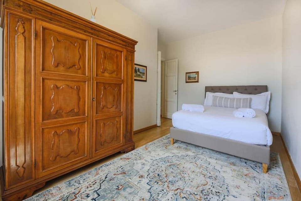 Bed, Photo of the whole room, wardrobe