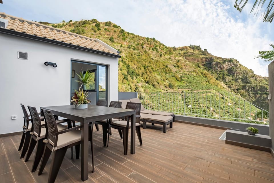 Property building, Patio, Natural landscape, Solarium