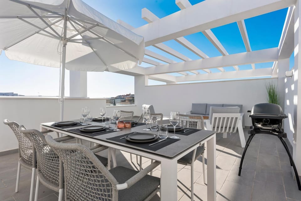 Luxury penthouse with beautiful rooftop at top location Apartment in Estepona