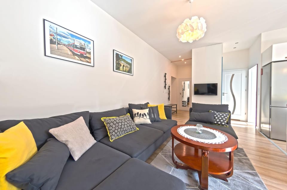 Communal lounge/ TV room, Seating area, Evening entertainment