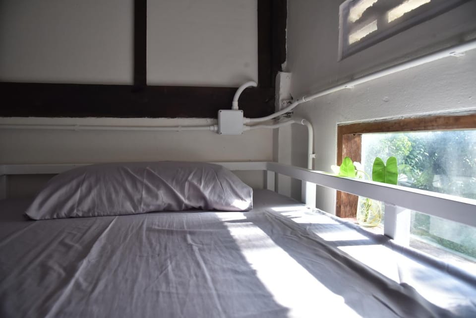 Bed, bunk bed
