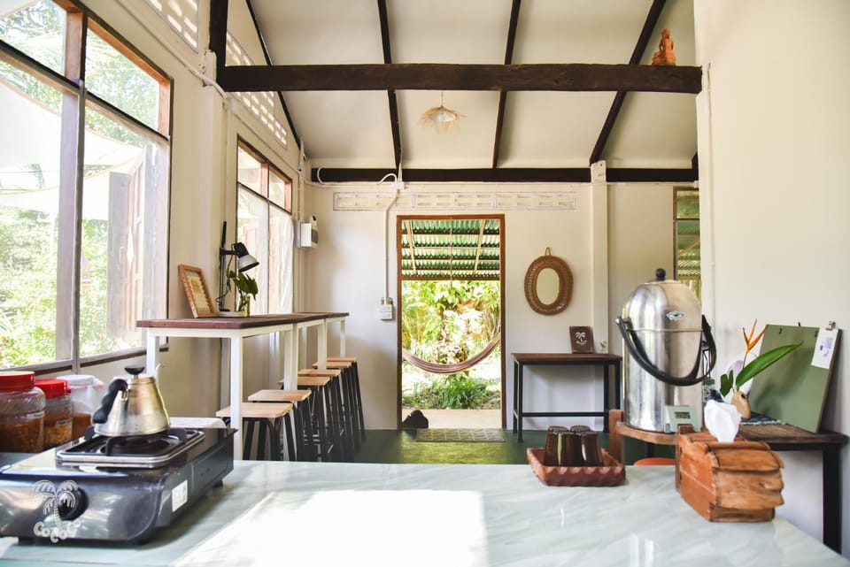 Kitchen or kitchenette, Garden view