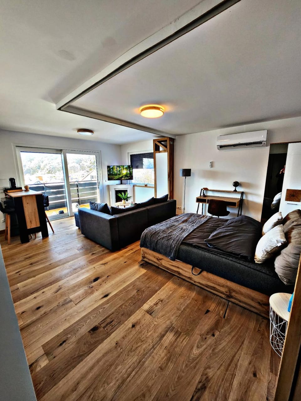 Photo of the whole room