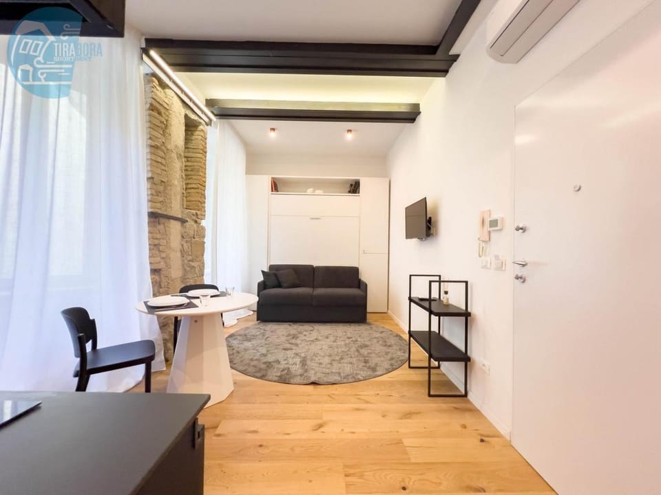 Imbriani 2 Tirabora Short Rent Apartment in Trieste