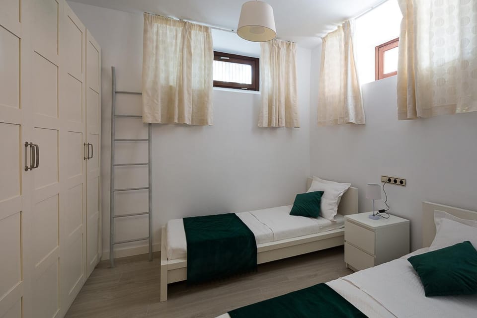 Bed, Bedroom, wardrobe