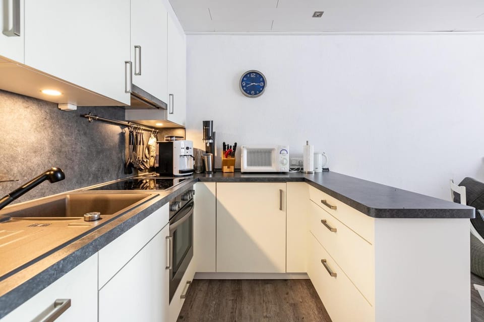 Kitchen or kitchenette, Living room